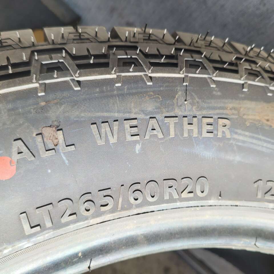 Leonhart LT265/60R20