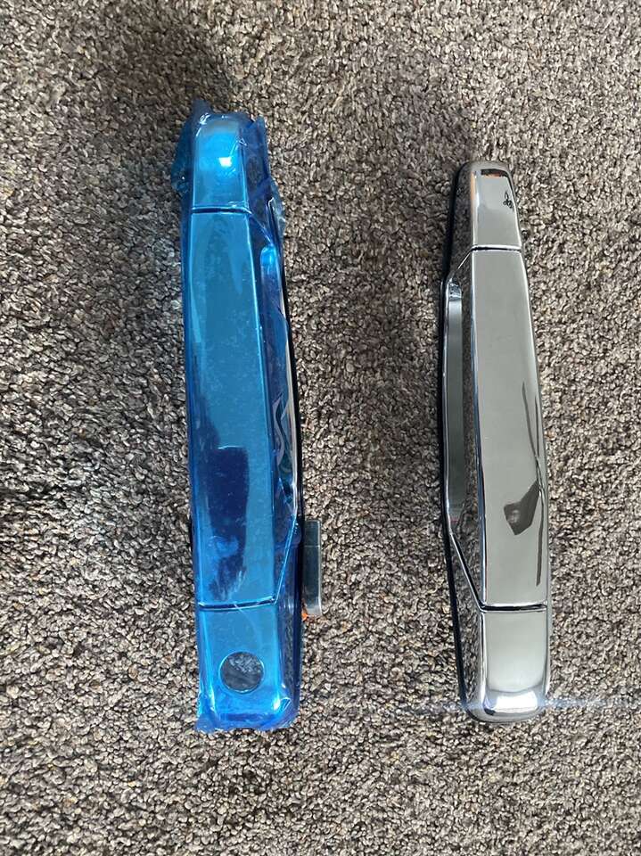 2007 Chevy Tahoe Driver Side Front And Rear Door H