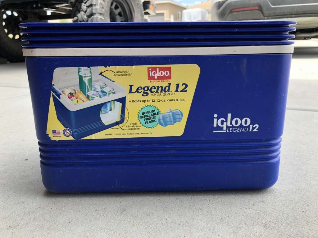 BLUE VINTAGE IGLOO LEGEND 12-CAN COOLER (9.9 QT.)