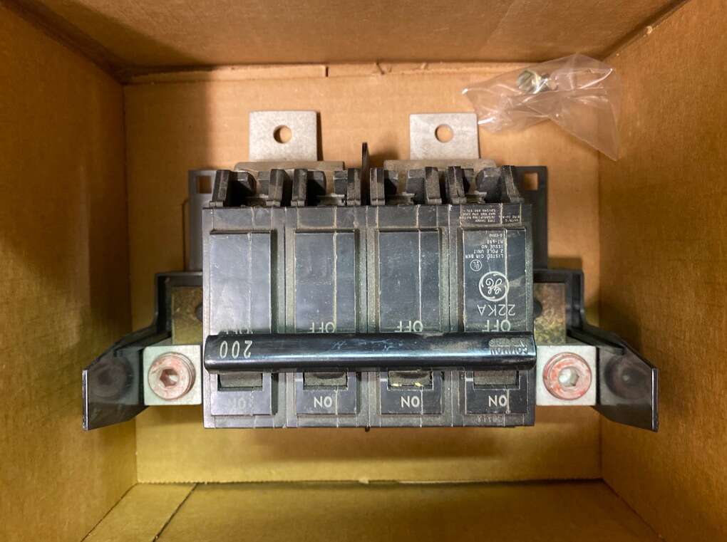 GE 200 AMP MAIN BREAKER