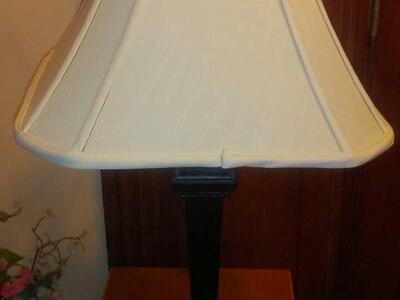 Stylish table top lamp