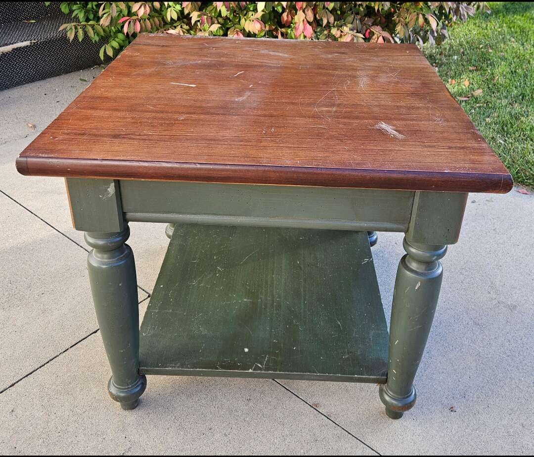 Solid end & coffee tables