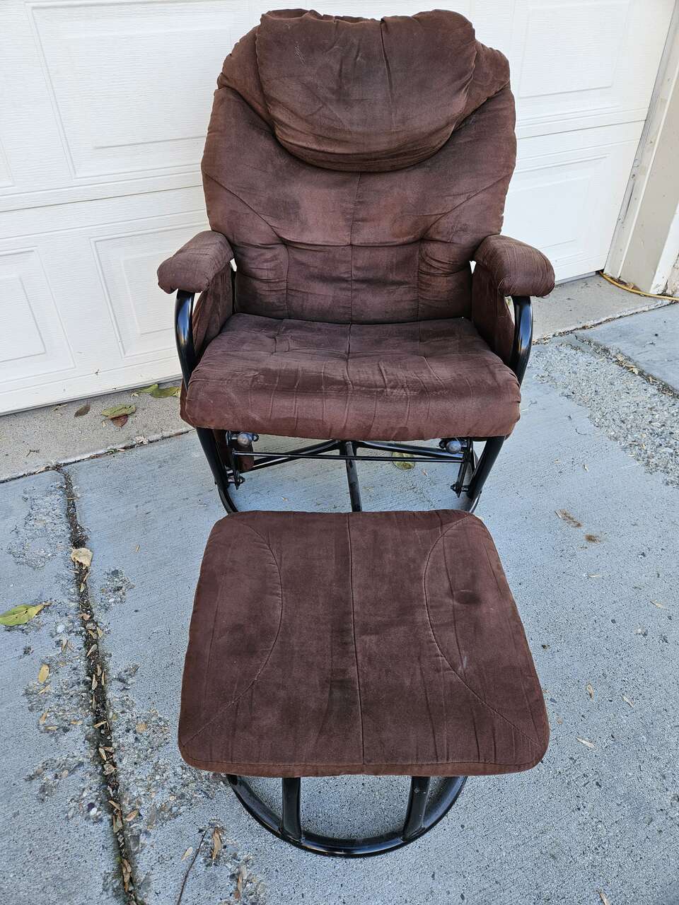 Comfortable rocking chair and foot rest