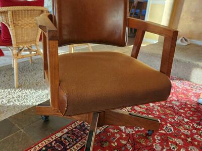 Vintage Gunlocke office swivel chair