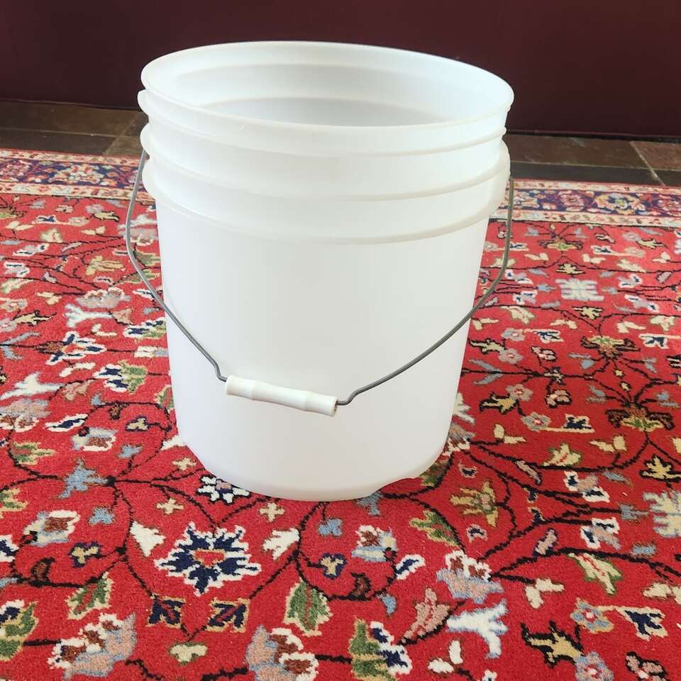 Round buckets for food storage