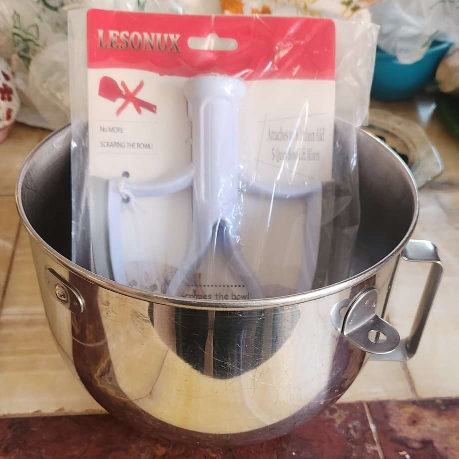Kitchenaid 5 Qt. bowl and scraping dough mixer