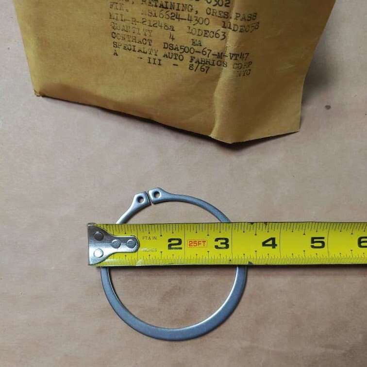 Snap rings. Aprox 16 pieces. 3.25 in Diameter