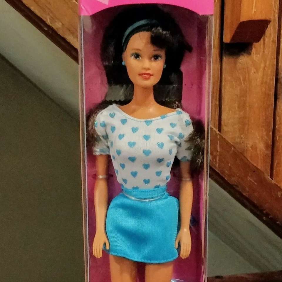 1995 MATTEL Pretty Hearts Barbie Doll Brunette w/B