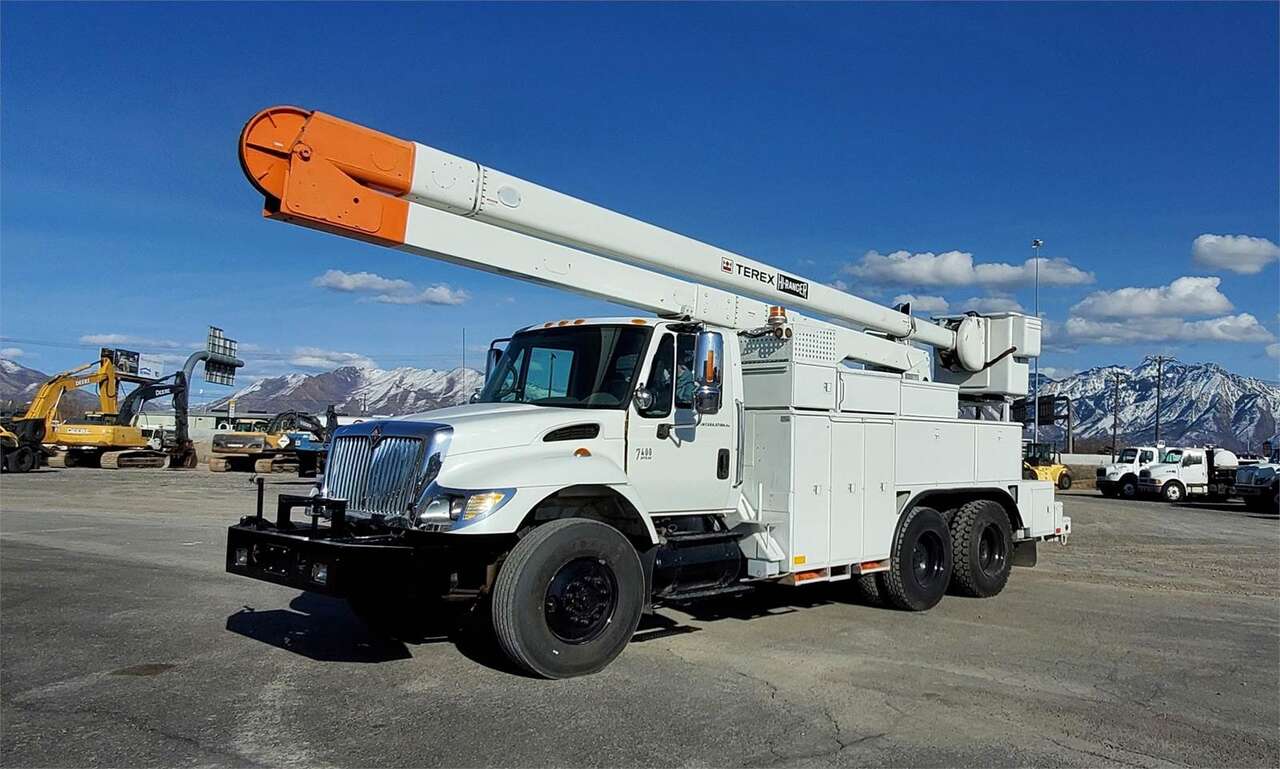 2003 International WorkStar 7400 Boom / Bucket Truck