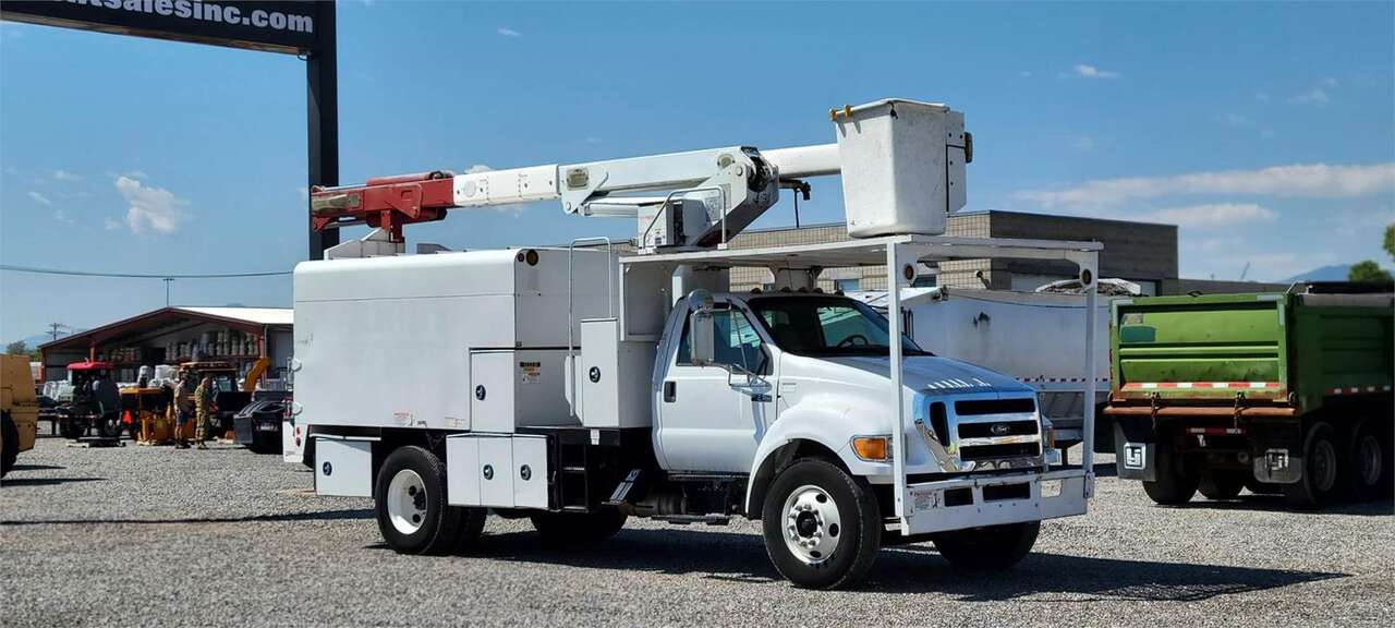 2009 Ford F-750 XL Forestry Bucket Truck