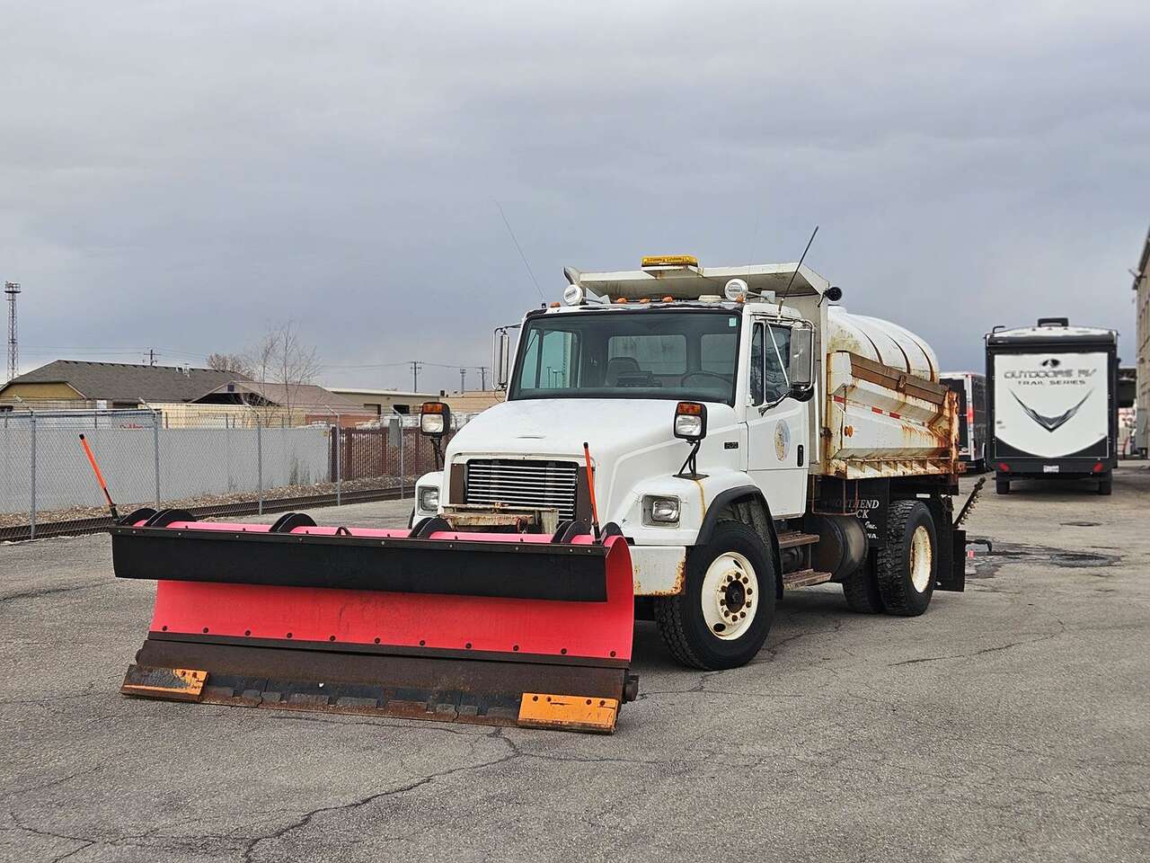 2004 Freightliner FL70 Plow / Spreader Truck