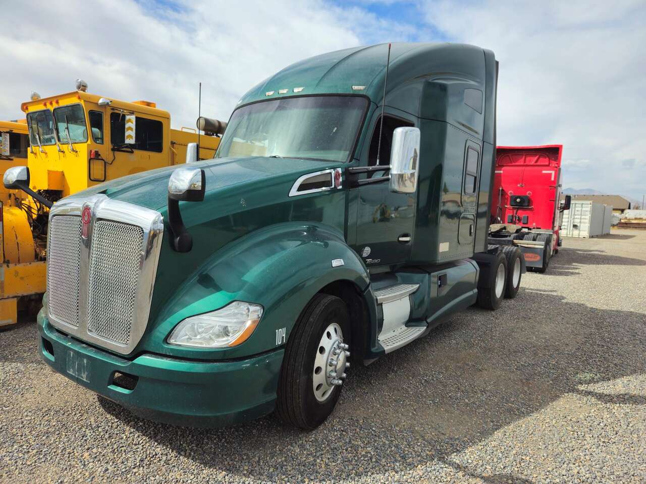 2015 Kenworth T680 Sleeper Semi Truck
