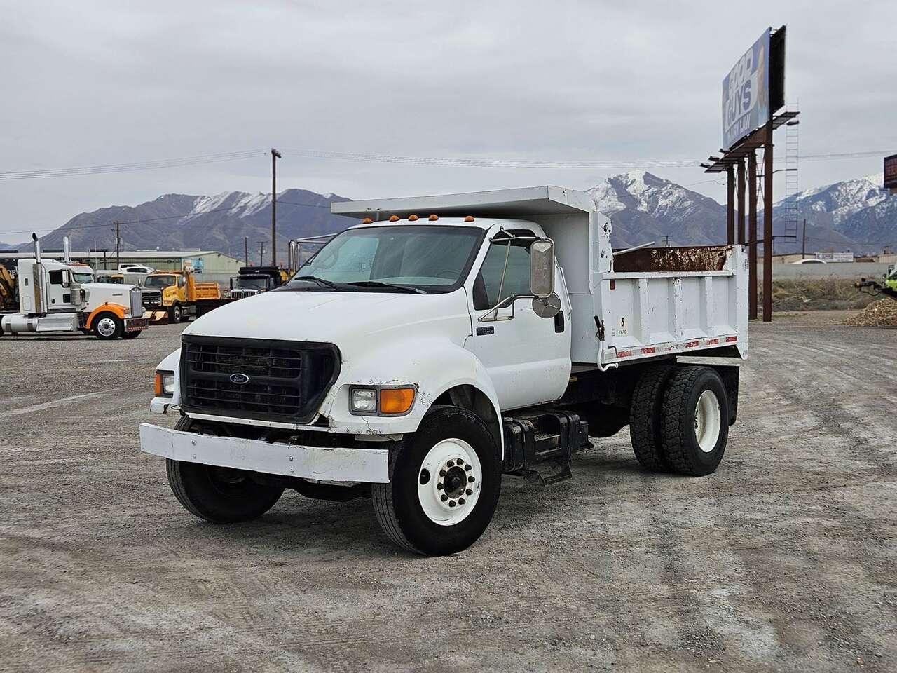 2000 Ford F-650 Dump Truck