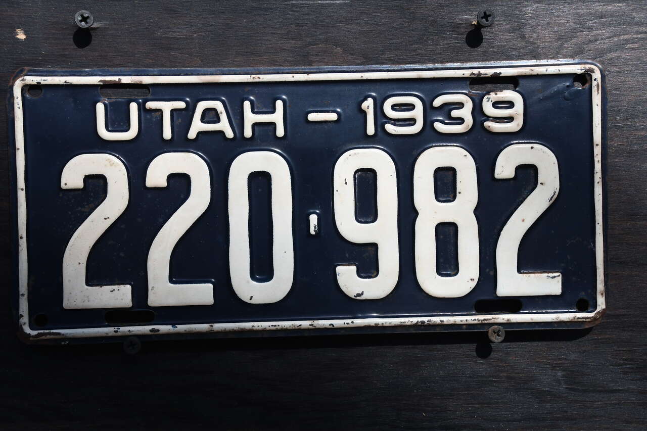 1939 Original Utah License Plate #220-982