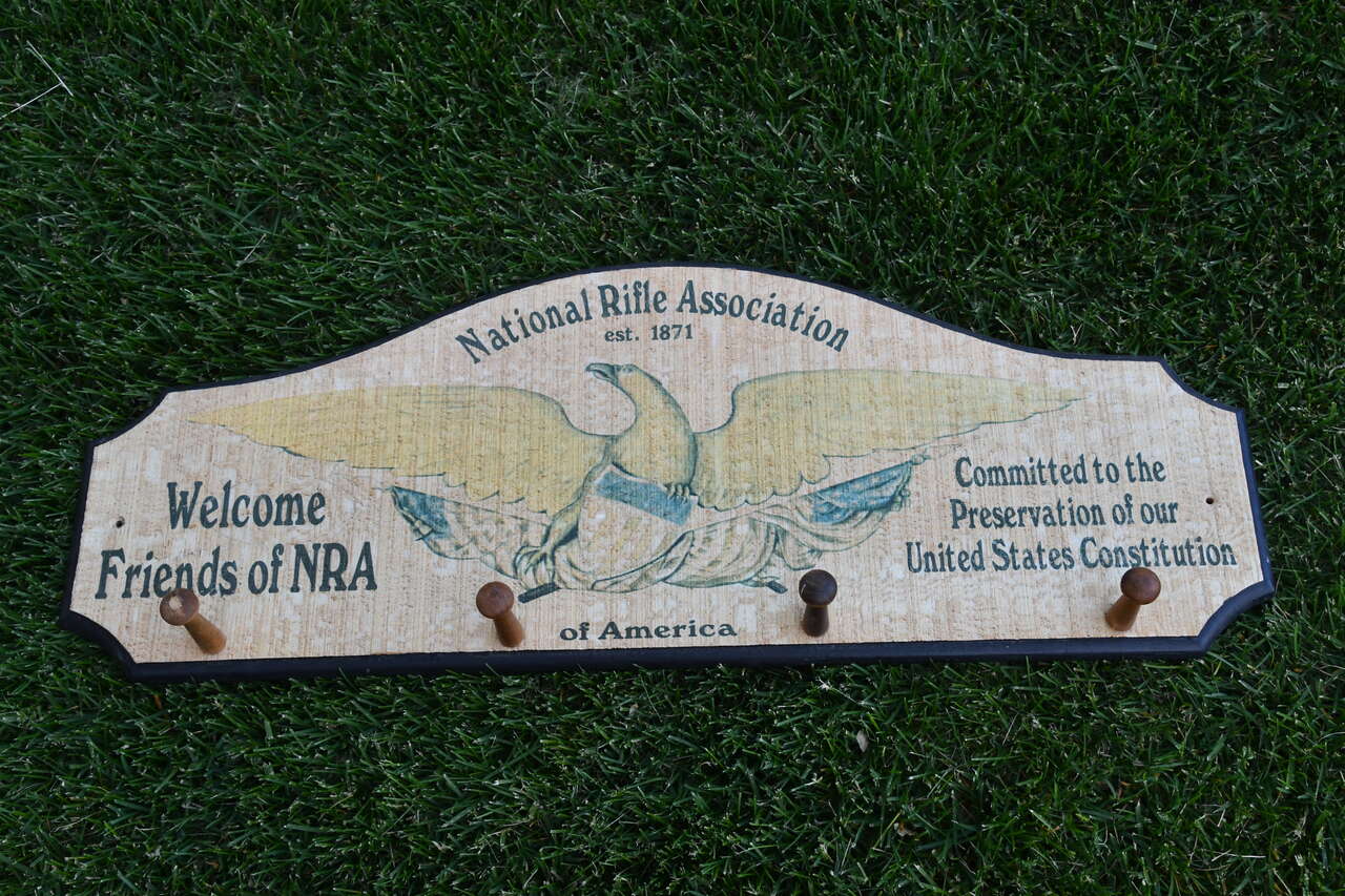 NATIONAL RIFLE ASSOCIATION COAT/HAT RACK ~ WOOD ~ 11 in x 30 in