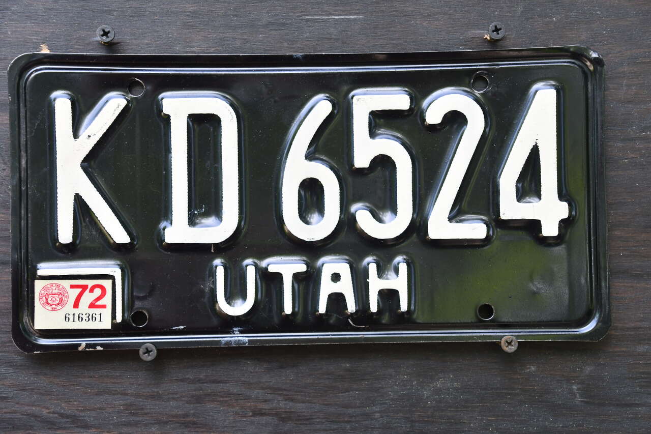 Utah 1972 Original  License Plate .