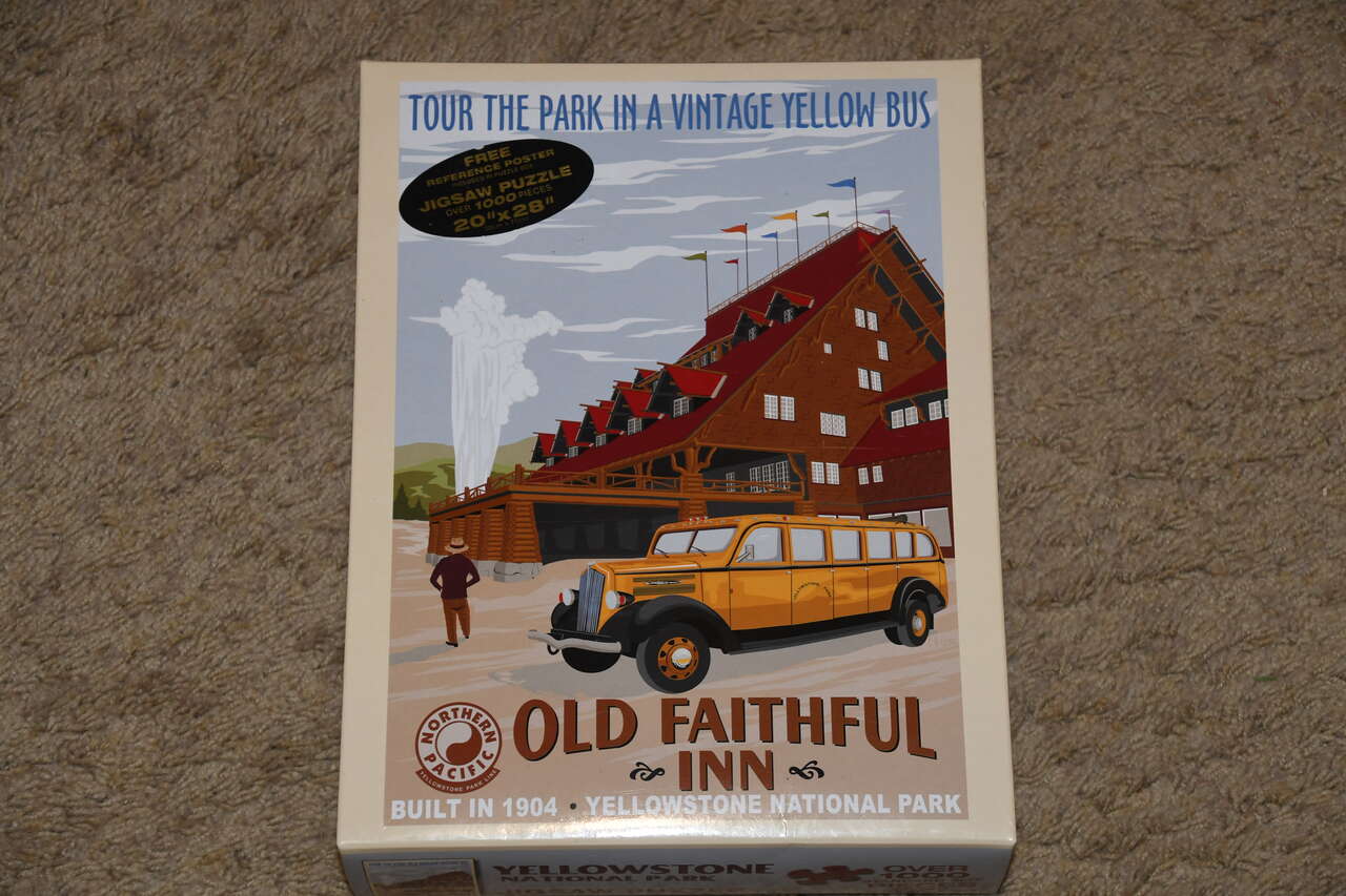 YELLOWSTONE ~ 1000 Piece Jigsaw Puzzle ~ OLD FAITHFUL INN ~ VINTAGE YELLOW TOUR BUS ~ COMPLETE!