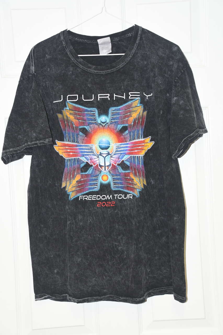 JOURNEY FREEDOM TOUR 2022 SHIRT ~ SIZE L ~ NO RIPS, TEARS, STAINS or HOLES