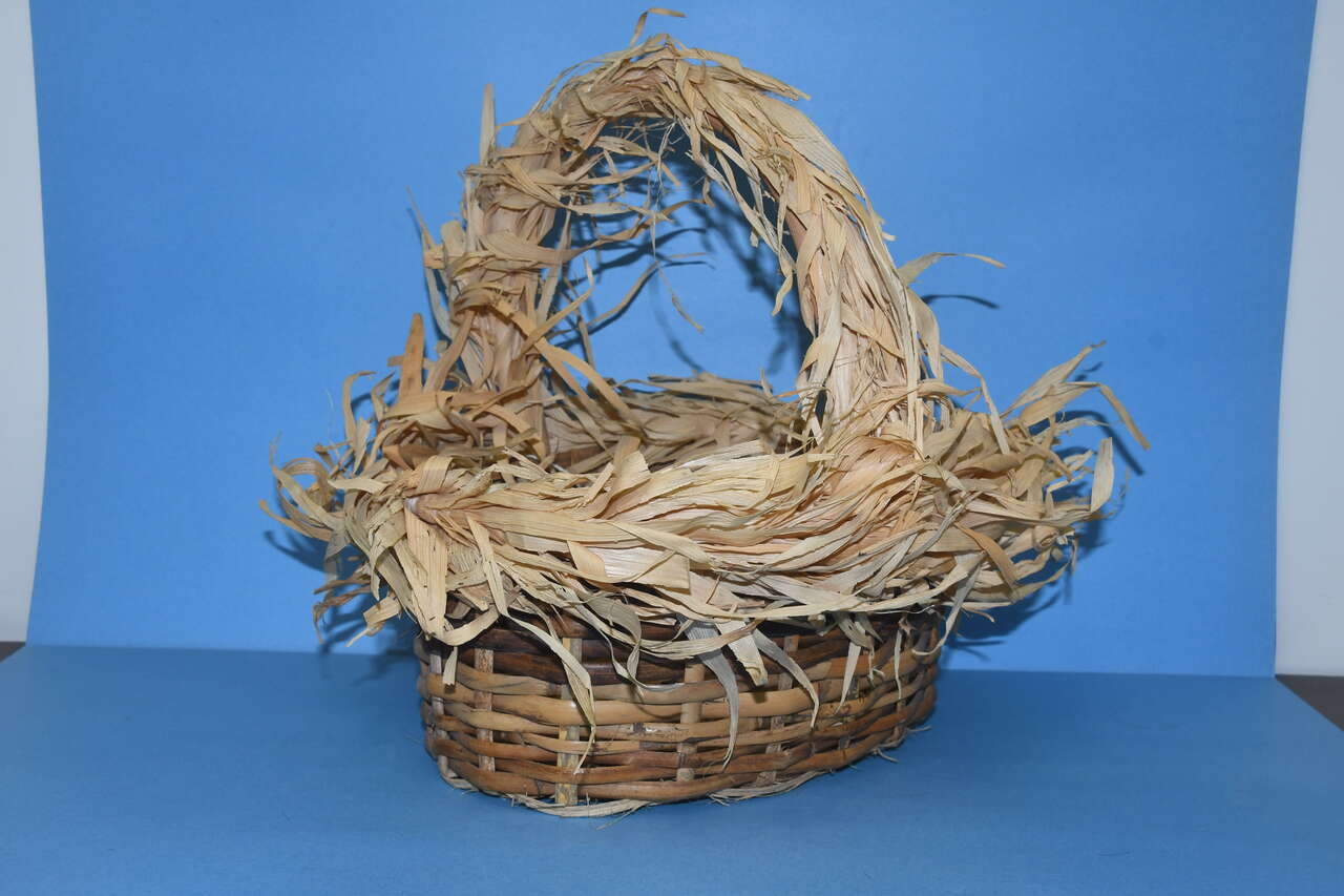 LARGE CORN HUSK BASKET ~ 12" x 12" x 10" ~ CLEAN ~ CUTE!