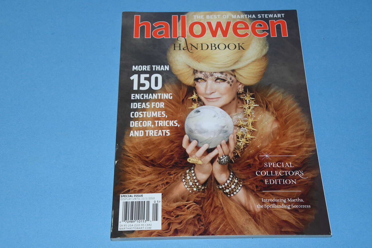 MARTHA STEWART "HALLOWEEN HANDBOOK" ~ COSTUMES, FOOD, DECORATING