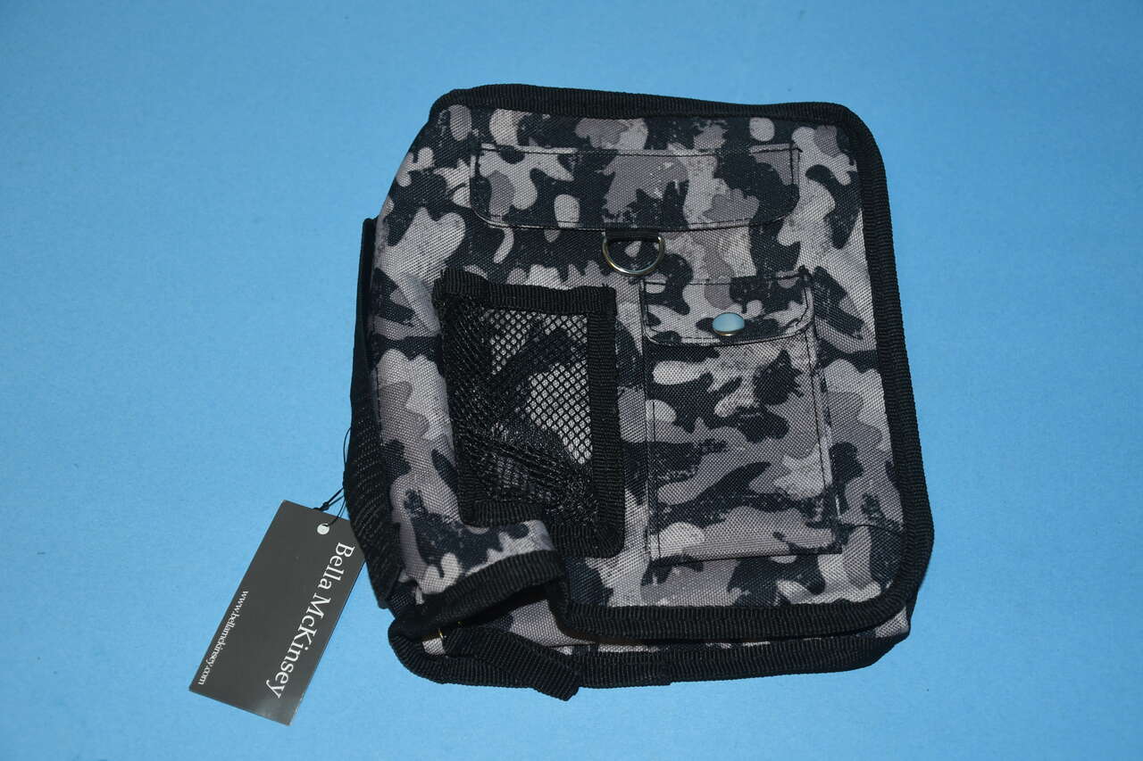 NWT CAMO BIBLE COVER ~ ZIP AROUND ~ 2 OUTSIDE POCKETS ~ INSIDE ZIPPERED POCKET