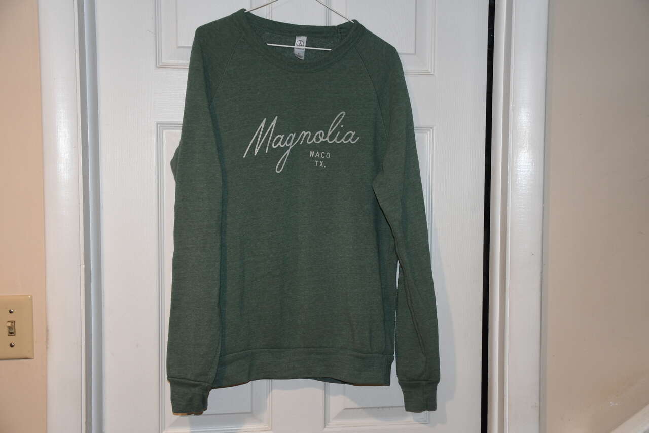 WOMEN'S "MAGNOLIA" GREEN SWEATSHIRT ~ WACO TEXAS ~ SIZE M ~ CLEAN!