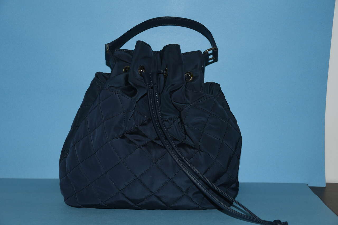 WOMEN'S DRAWSTRING BACKPACK ~ TALBOTS ~ QUILTED ~ DARK BLUE ~ 13" x 11" x 4" ~ ADJUSTABLE STRAPS ~ CLEAN! ~ CLEAN!