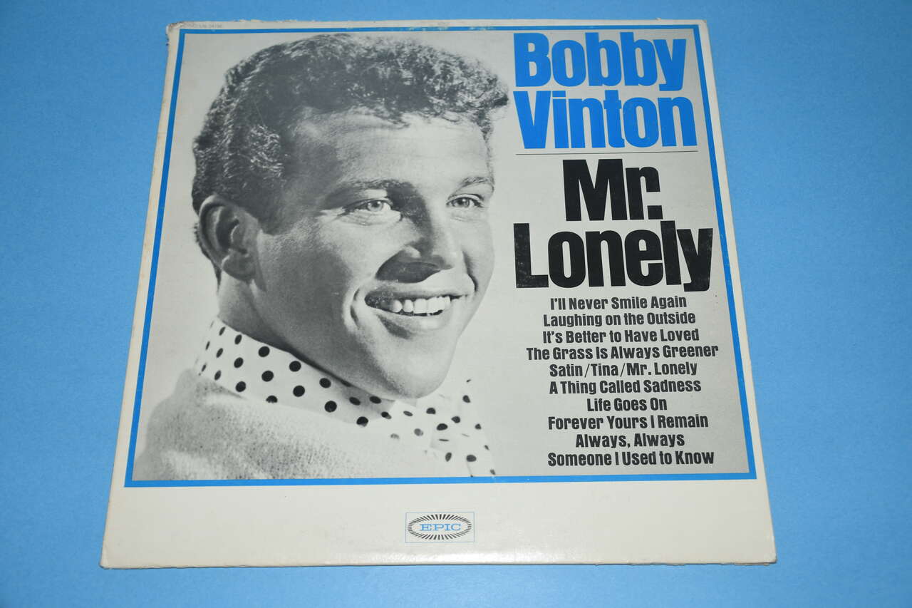 VINTAGE "MR LONELY" VINYL RECORD ~ BOBBY VINTON ~ 12 SONGS