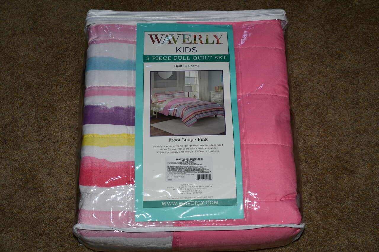 NEW, SEALED WAVERLY KIDS 3 PIECE QUILT SET ~ SIZE FULL  ~ "FRUIT LOOP PINK" ~ CUTE & COLORFUL!