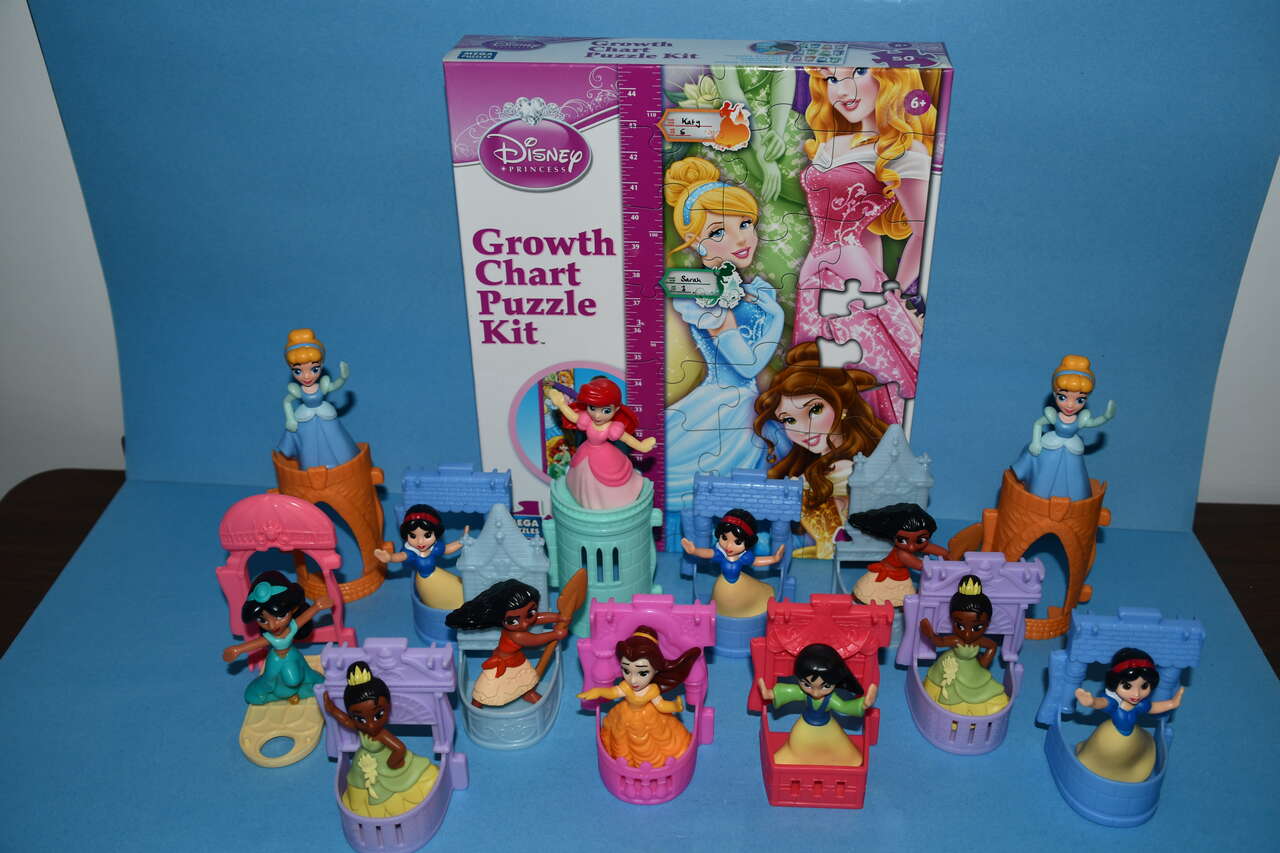 NEW, SEALED DISNEY PRINCESS GROWTH CHART PUZZLE KIT + 13 DISNEY PRINCESSES with STANDS ~ CLEAN!