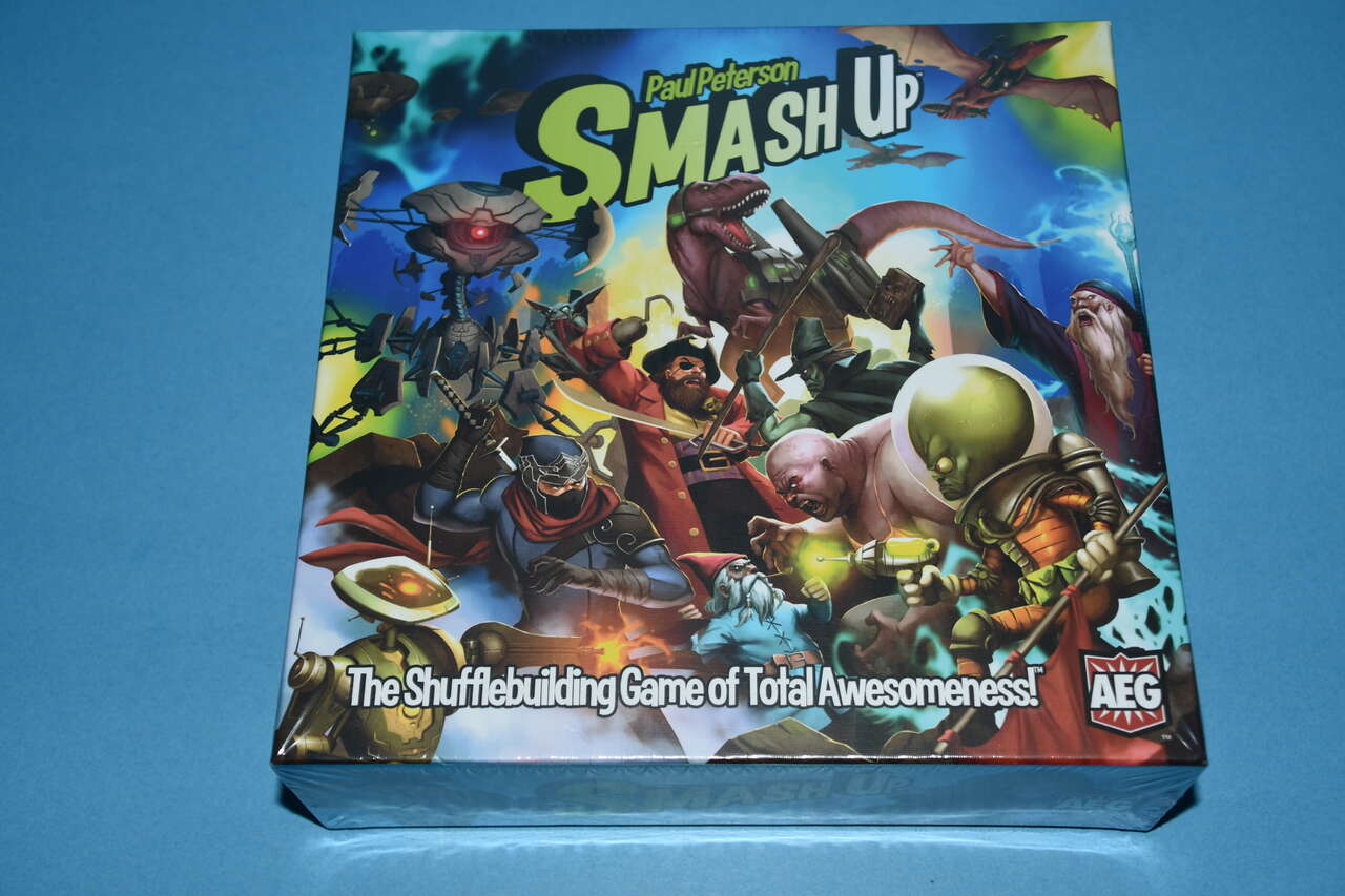 NEW, SEALED "SMASH UP" GAME ~ AGES 12+ ~ 2 to 4 PLAYERS