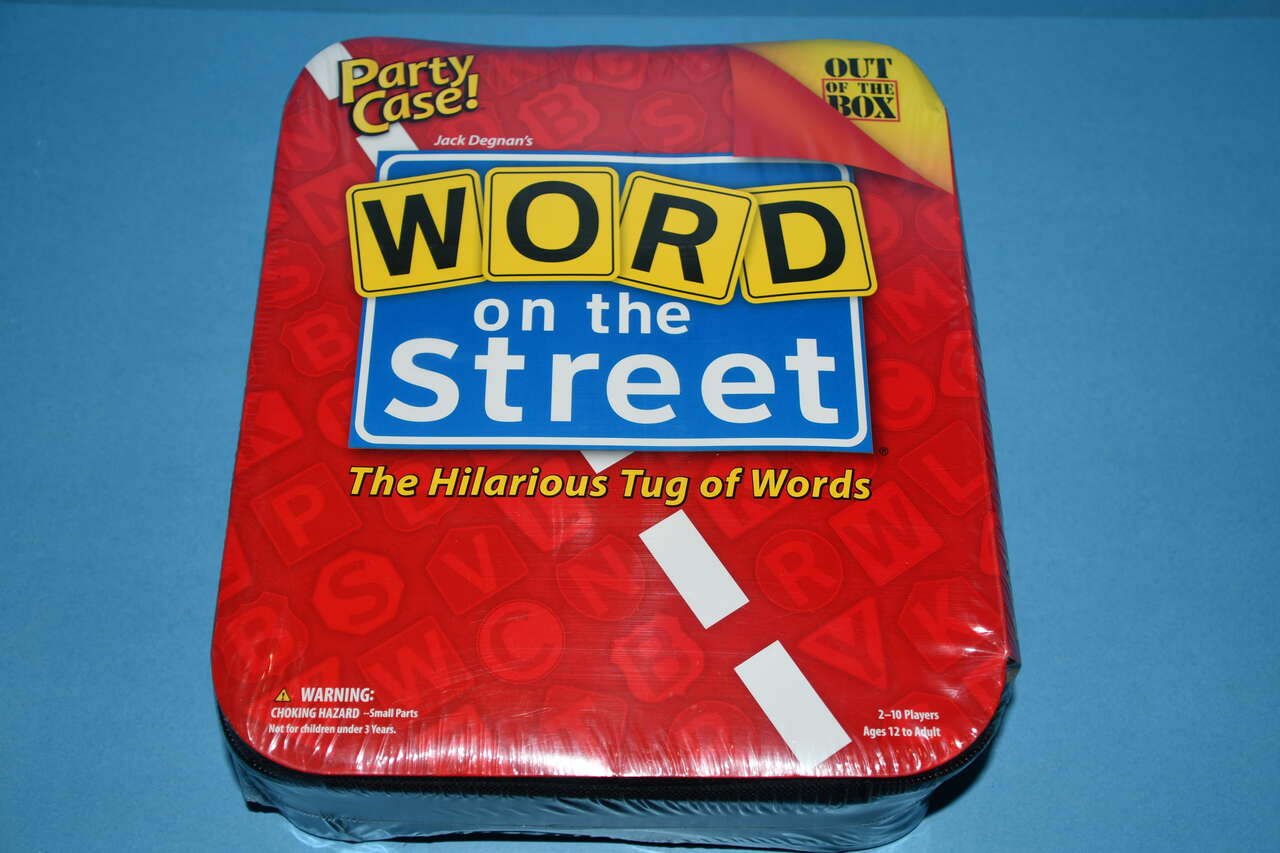 NEW, SEALED "WORD ON THE STREET" GAME ~ PARTY CASE ~ AGES 12+ ~ 2 to 10 Players