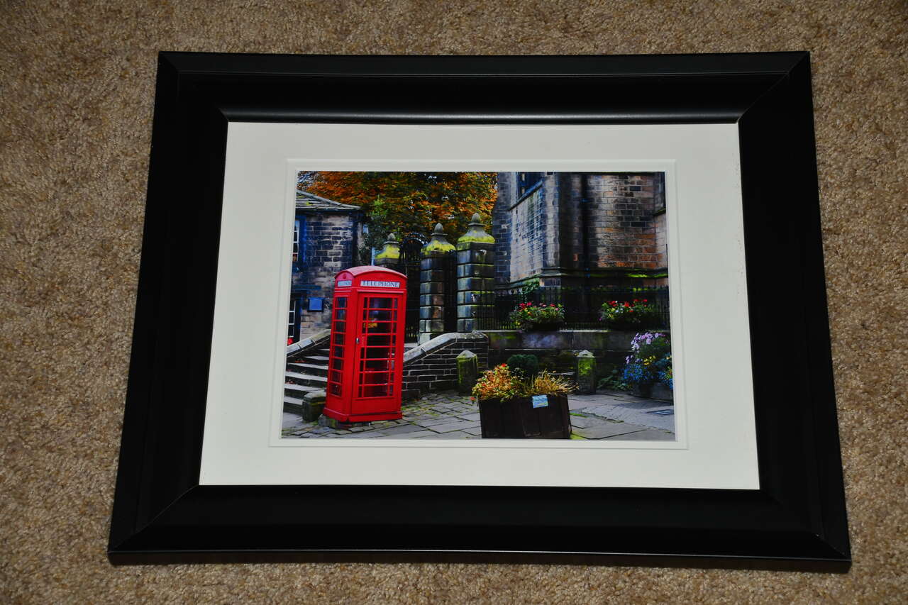 "RED PHONE BOOTH" PICTURE ~ 14" x 17" FRAMED ~ BLACK FRAME