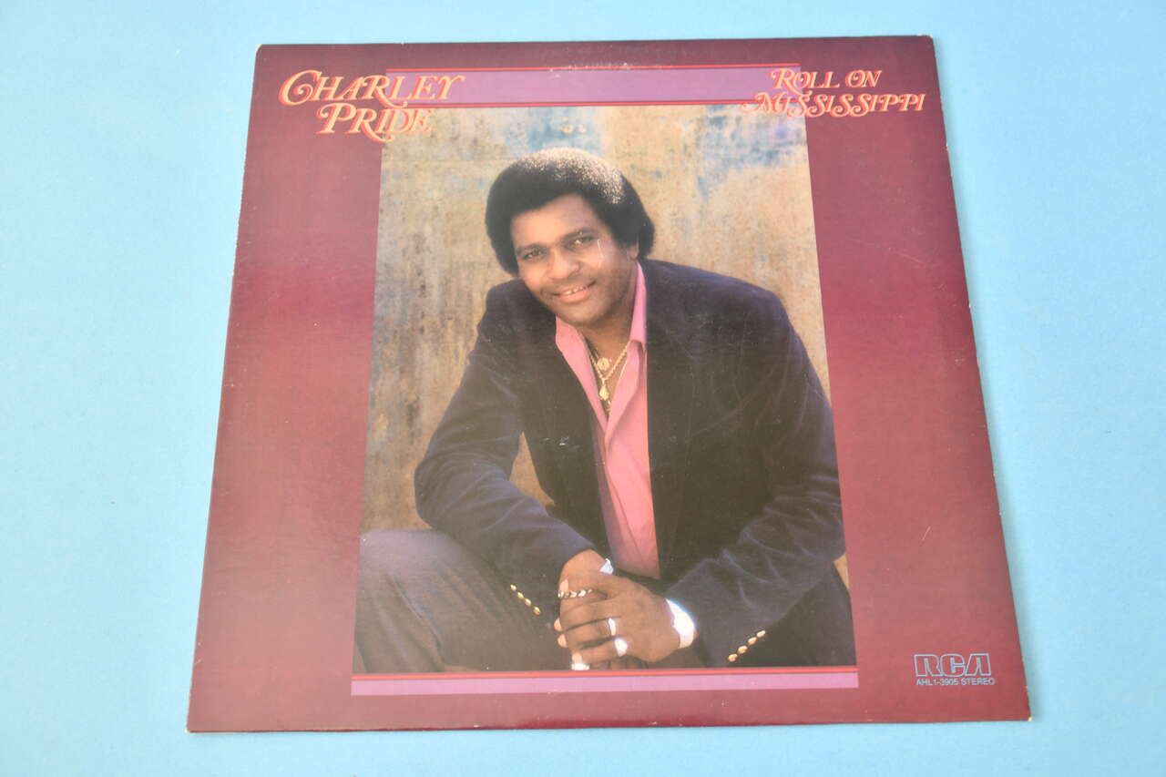 VINTAGE CHARLEY PRIDE "ROLL ON MISSISSIPPI" VINYL RECORD ~ 10 SONGS