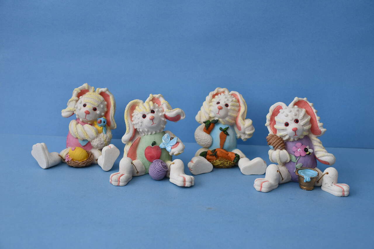 4 VINTAGE YARDWORK ORIGINALS "EASTER BUNNIES" ~ Height 5" SITTING ~ NO CHIPS ~ CUTE & CLEAN!