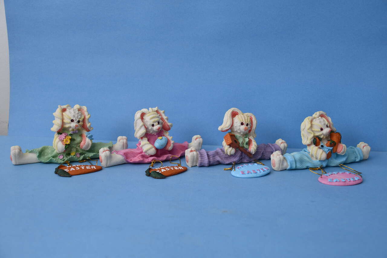 4 VINTAGE YARDWORK ORIGINALS "EASTER BUNNIES" ~ Height 3" sitting ~ NO CHIPS ~ CUTE & CLEAN!