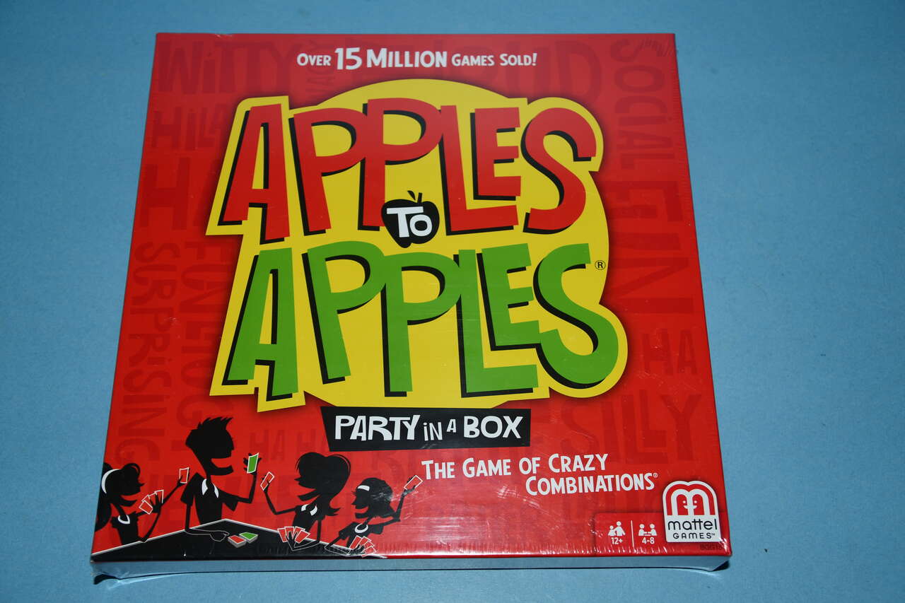 NEW, SEALED "APPLES TO APPLES" GAME ~ Ages 12+ ~ 4 to 8 Players