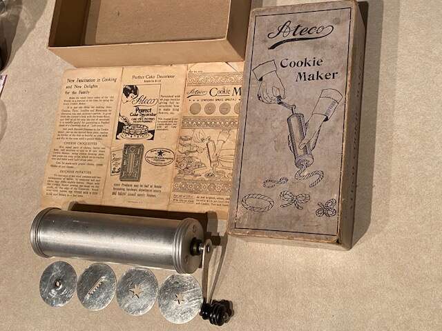 Ateco Cookie Maker Model # 670 Circa 1930’s Crank Style Retro Kitchen Gadget