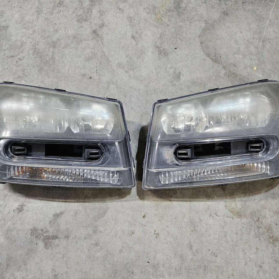 Chevy Trailblazer Headlight