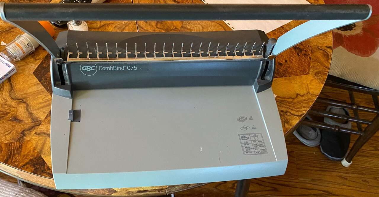 FREEEEEE GBC CombBind C75 paper punch