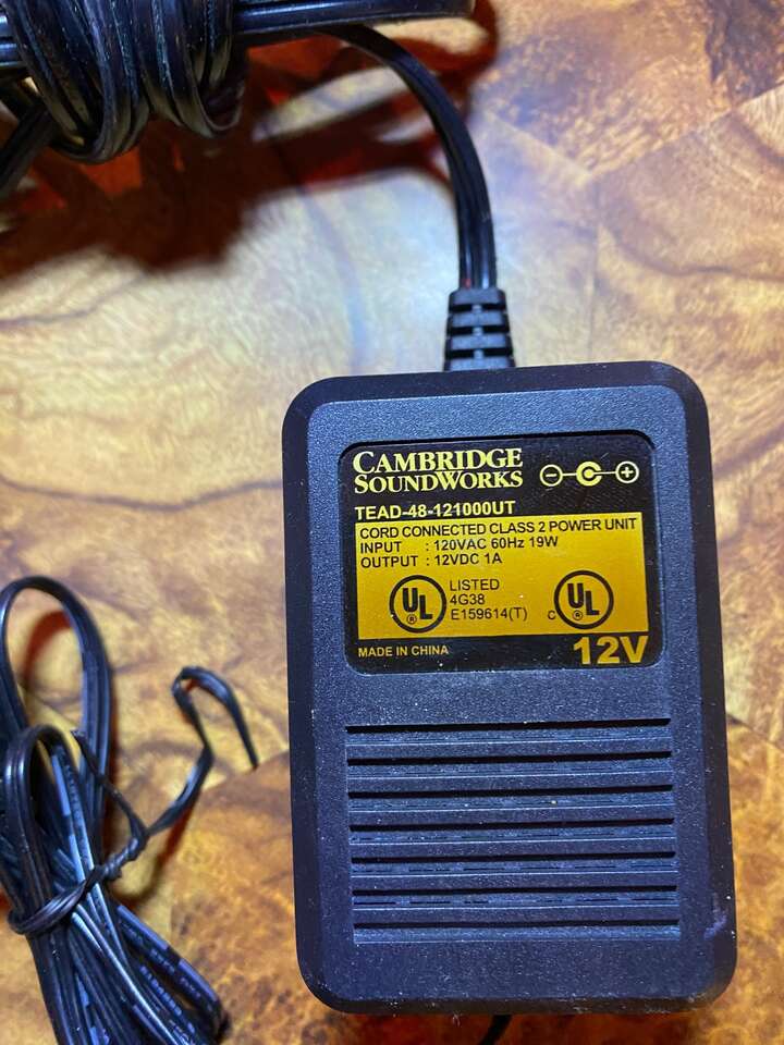 6 adapter chargers 12v, 19v, 5v, 6v,