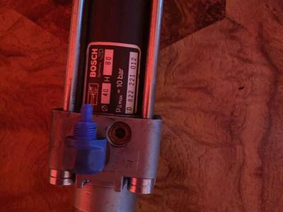 4 different pheumatic cylinders