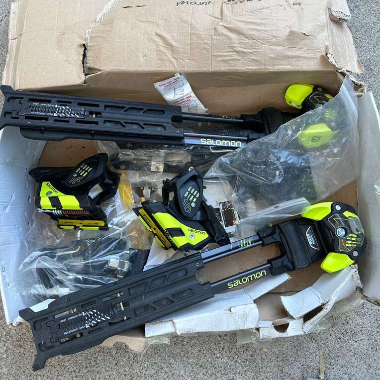 Guardian MNC 16 Bindings - Missing Some Screws