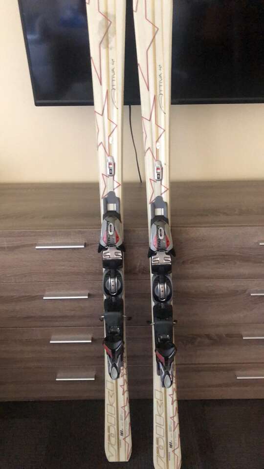 Volkl Skis 161 cm Outdoors and Sporting