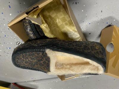 Uggs Slippers Women's Size 6