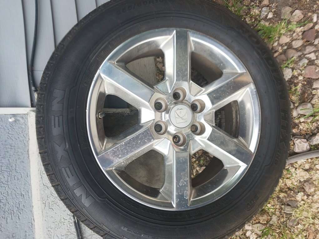 Selling (1) tire 255x60x19 Saturn good spare