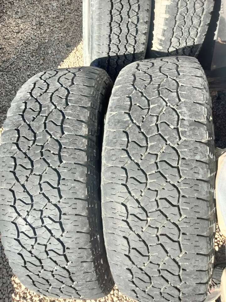 2 LT275/65R20 Goodyear Wrangler trailrunner AT 65%