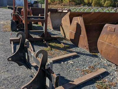 Loader attachments buckets pallet forks