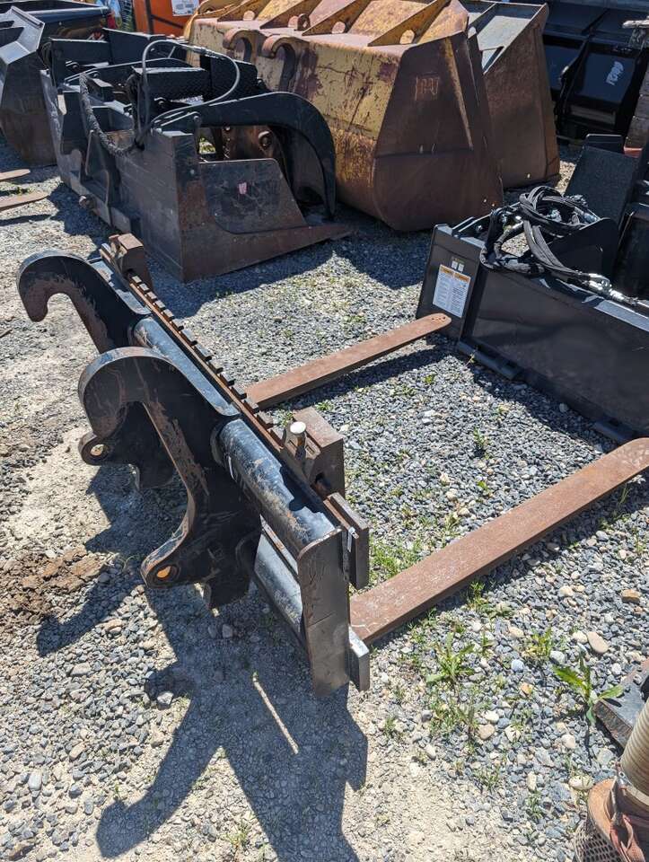 Caterpillar cat forks it wheel backhoe loader