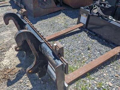 Caterpillar cat forks it wheel backhoe loader